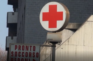 Due pedoni investiti in centro a Vercelli, uno è grave